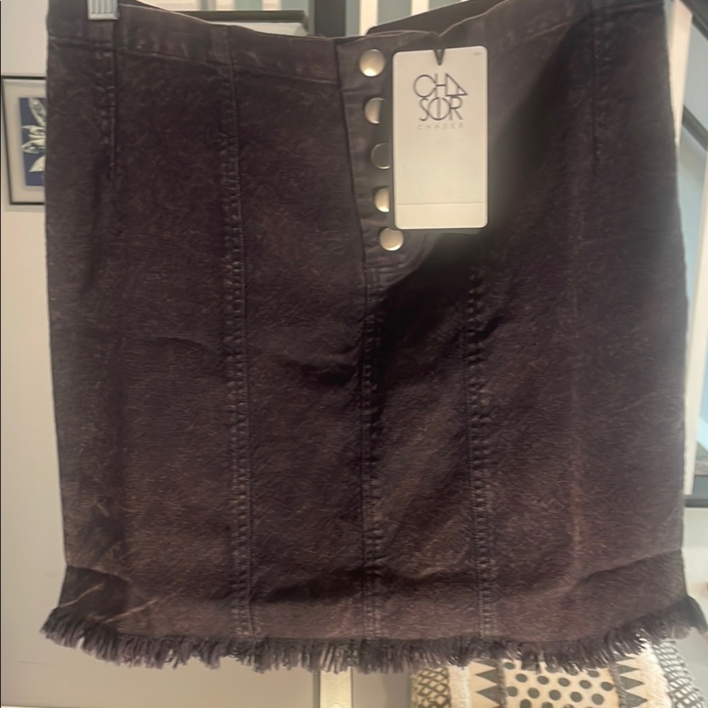 ⭐️ 5 items for $15 ⭐️

Chaser Navy Blue With Subtle Purple Acid Wash Mini Skirt